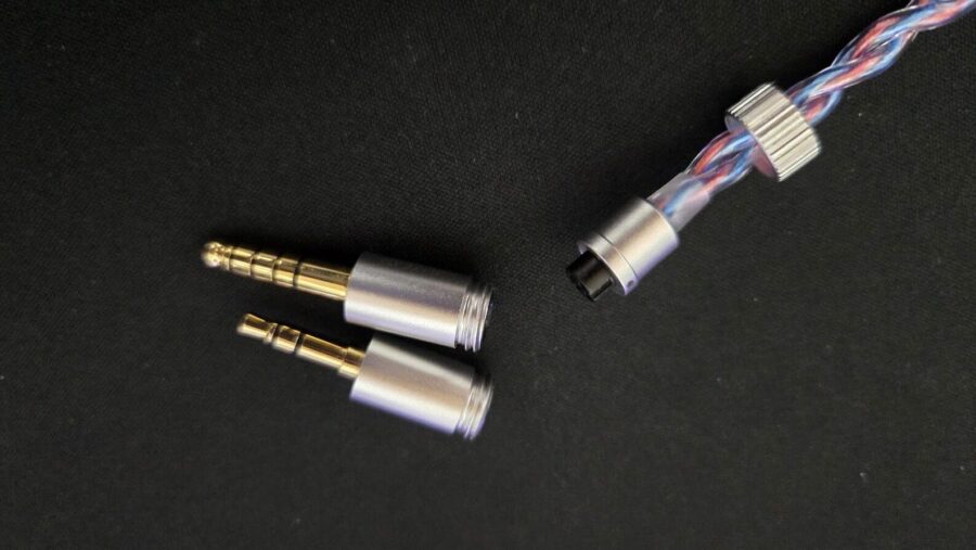Juzear 鳴神は3.5mmと4.4mmの切り替えが可能
